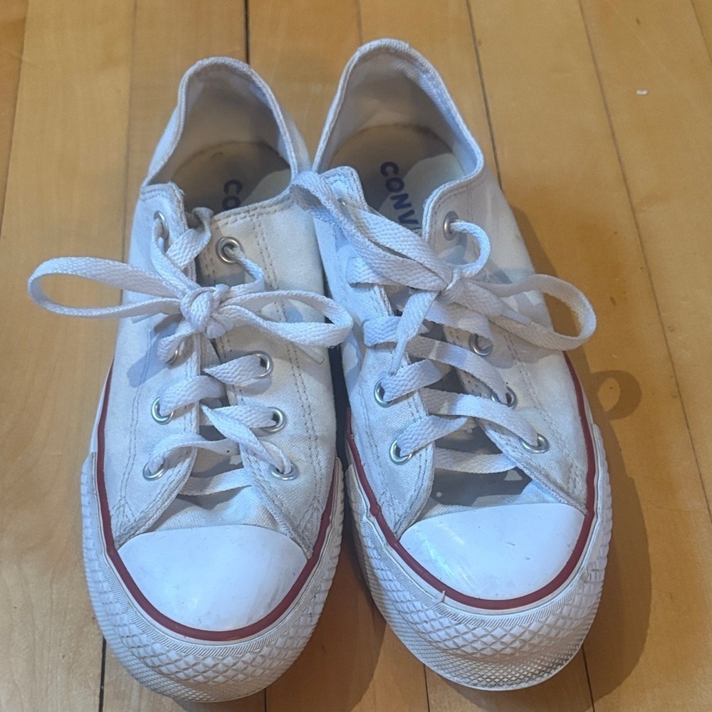 Stylish White Kids Converse All Star Sneakers with Red Accents girls size 4 - Picture 2 of 9
